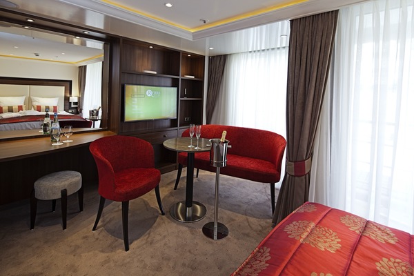 Riviera Travel, MS William Shakespeare, Deluxe Suite 2.jpg